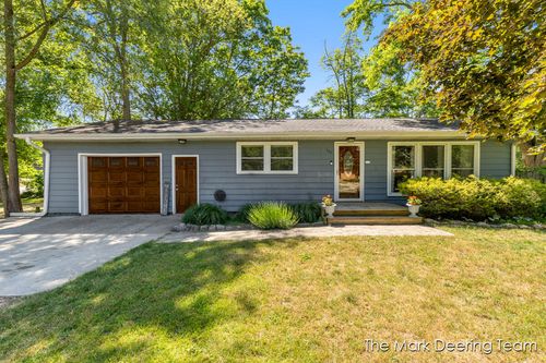 107 Elm St, Allegan, MI, 49010-9401 | Card Image