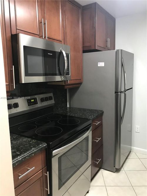 apt-c408-7075 Nw 186th St, Hialeah, FL, 33015-3184 | Card Image