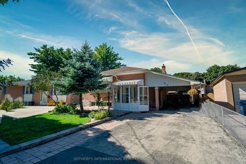 11 Buckhorn Pl, Etobicoke, ON, M9V2P3 | Card Image