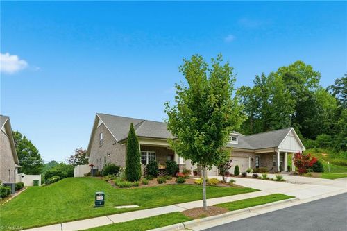 1009 Beechcrest Dr, Kernersville, NC, 27284-4075 | Card Image