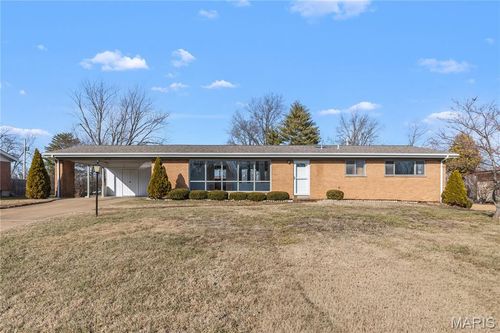 9479 Indian Meadows Drive, Olivette, MO, 63132 | Card Image
