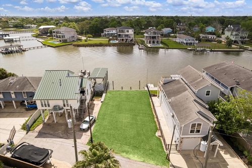 2112 Fenwood St, Kemah, TX, 77565-2116 | Card Image
