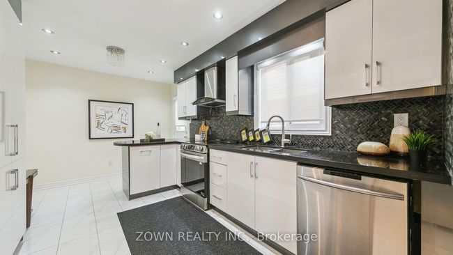 33 Dafoe Cres, House other with 6 bedrooms, 4 bathrooms and 2 parking in Brampton ON | Image 13