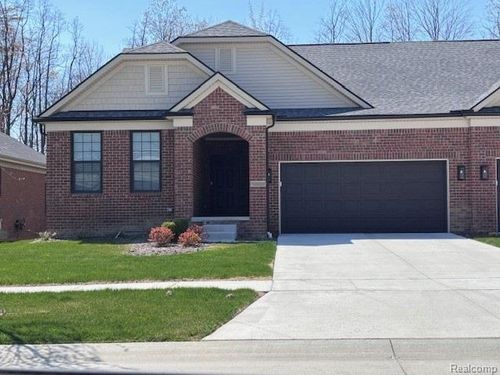 55933 Oak Pointe Dr, Utica, MI, 48315-6709 | Card Image