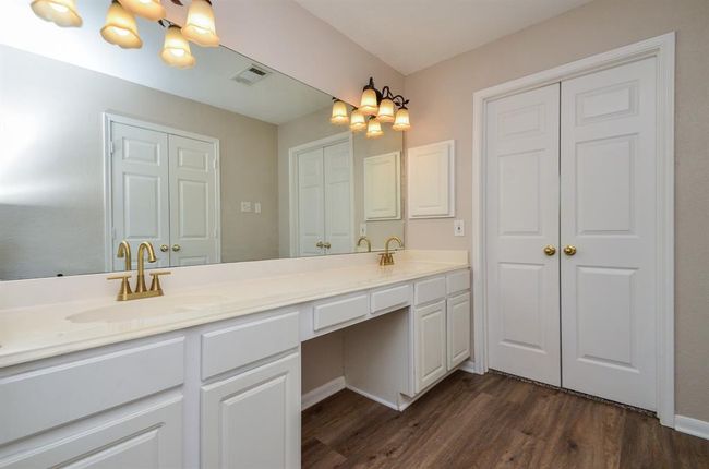 1501 Mulberry Ct, House other with 5 bedrooms, 4 bathrooms and 2 parking in Pearland TX | Image 15