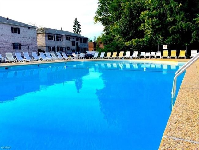 APT-2 - 211 Lake Shore Rd, Condo with 2 bedrooms, 1 bathrooms and 1 parking in Boston MA | Image 11