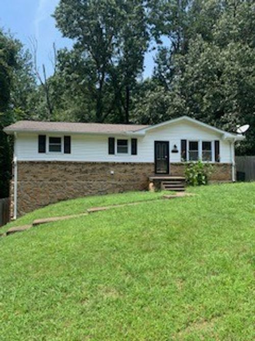 1143 Chestnut Dr, Burns, TN, 37029-6059 | Card Image