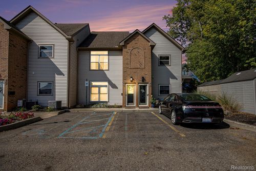 4-40 Park Island Dr, Lake Orion, MI, 48362-2758 | Card Image