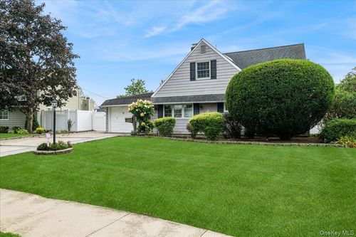 11 Tardy Ln N, Wantagh, NY, 11793-1928 | Card Image