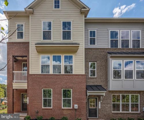 10118 Queens Way, MANASSAS, VA, 20110-2831 | Card Image