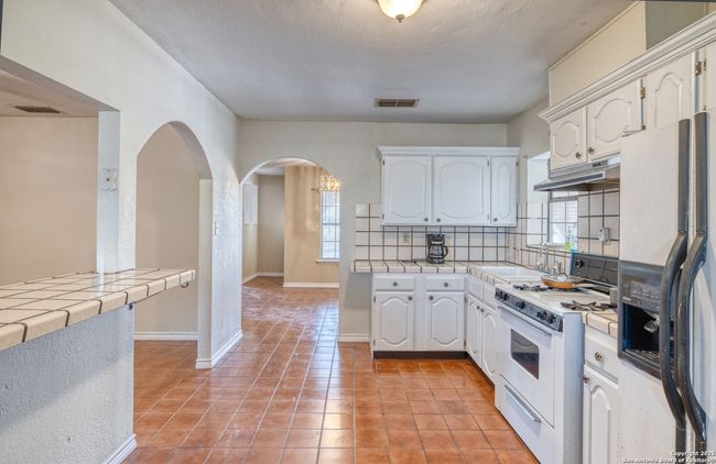 1390 Windmill Rd, House other with 2 bedrooms, 2 bathrooms and null parking in Uvalde TX | Image 8