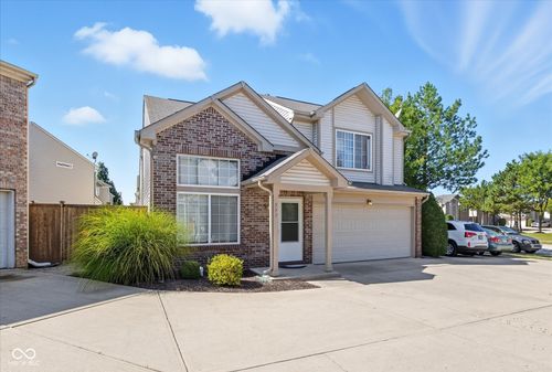 577 Stobus Dr, Greenwood, IN, 46143-6772 | Card Image