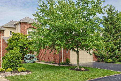 8731 Kenwood Rd, Blue Ash, OH, 45242-7921 | Card Image