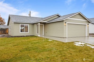 212 Rattray Drive, House other with 3 bedrooms, 2 bathrooms and 2 parking in Mattawa WA | Image 2