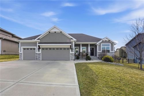 10014 N Palmer Ave, Kansas City, MO, 64157-7401 | Card Image