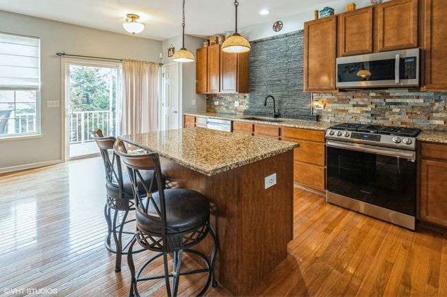 425 Town Center Blvd, Townhouse with 3 bedrooms, 3 bathrooms and 2 parking in Gilberts IL | Image 5