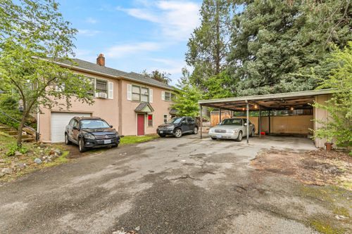 868 Ne A St, Grants Pass, OR, 97526-2212 | Card Image