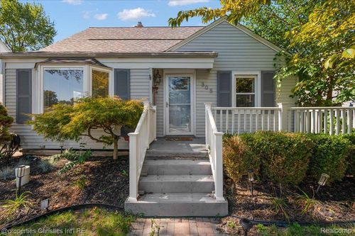 305 Kenwood Ave, Royal Oak, MI, 48067-2376 | Card Image