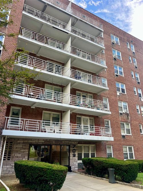 apt-7h-709 Warburton Ave, Yonkers, NY, 10701-1614 | Card Image