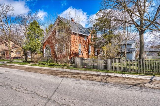 195 Campbell St W, House other with 2 bedrooms, 2 bathrooms and 3 parking in Listowel ON | Image 4
