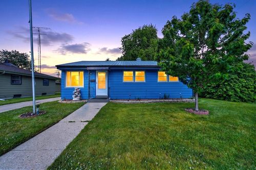 8302 26 Ave, Kenosha, WI, 53143 | Card Image