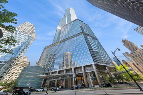 75e-401 N Wabash Avenue, Chicago, IL, 60611 | Card Image