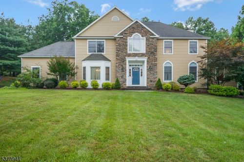 4 Gibson Ter, Bridgewater, NJ, 08807-2256 | Card Image