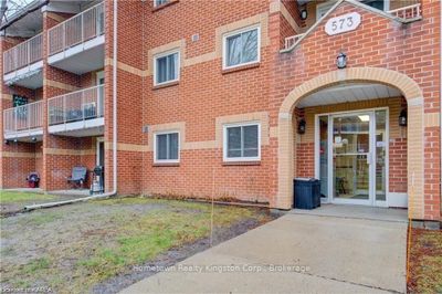 107 - 573 Armstrong Rd, Condo with 2 bedrooms, 1 bathrooms and 1 parking in Kingston ON | Image 1