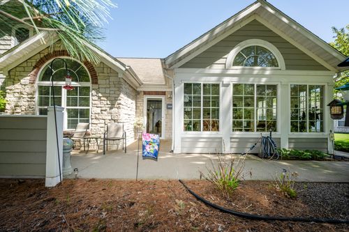 2848 Villa Ln, Benton Harbor, MI, 49022-2476 | Card Image