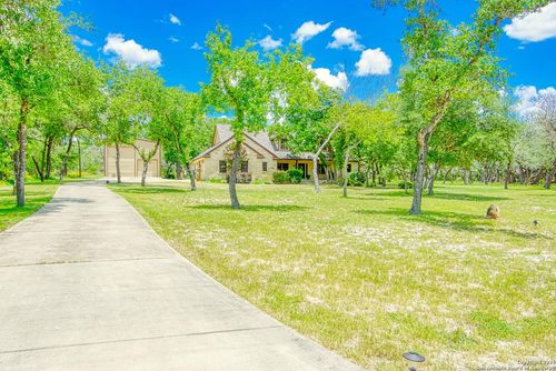 536 Rose Branch Dr, La Vernia, TX, 78121-4767 | Card Image