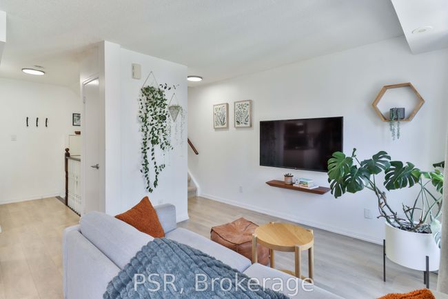 712 - 10 Laidlaw St, Condo with 3 bedrooms, 2 bathrooms and 1 parking in Toronto ON | Image 14