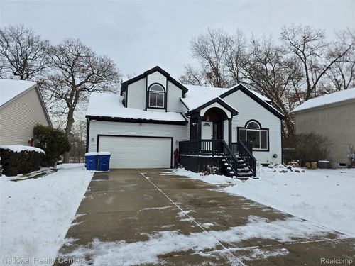 2727 Riverside Dr, Waterford Twp, MI, 48329-3679 | Card Image