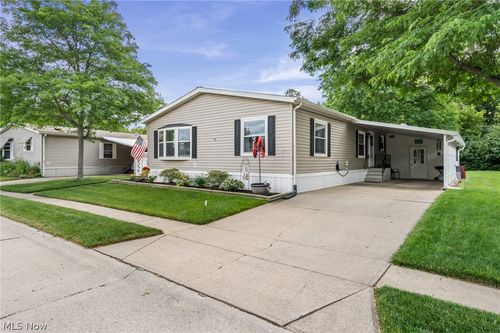 43 Periwinkle Dr, Olmsted Twp, OH, 44138-3038 | Card Image