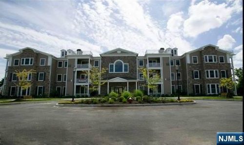5 Tenakill Park E, Cresskill, NJ, 07626-2062 | Card Image