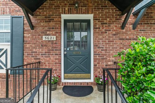 5621 Kingsport Dr, Sandy Springs, GA, 30342-4628 | Card Image