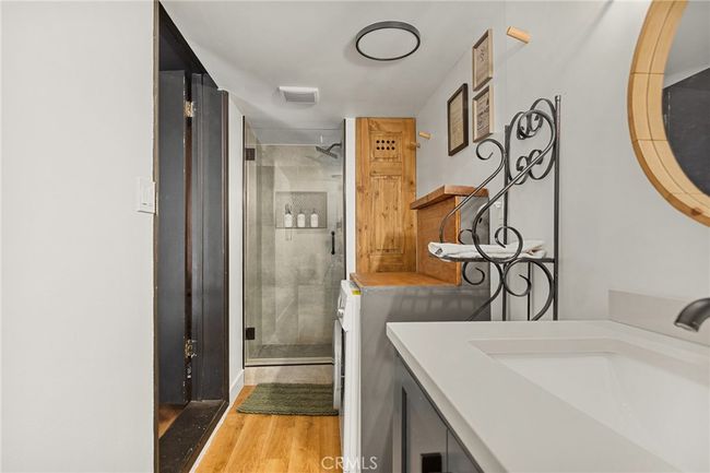 2nd floor bathroom w/ laundry | Image 22
