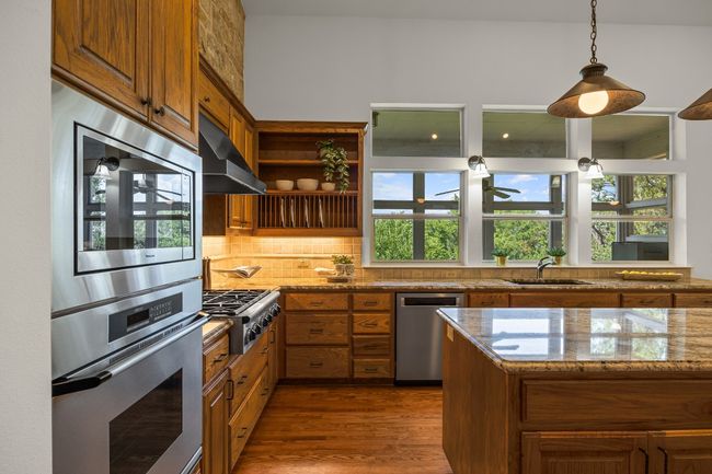 A true chef's kitchen. | Image 15