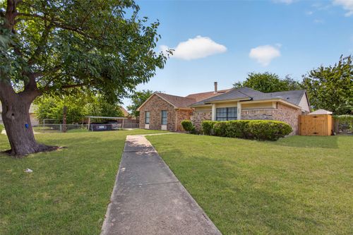 303 Liberty Pl, Grand Prairie, TX, 75052-5700 | Card Image
