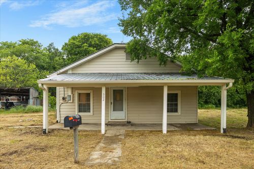 502 S Elm St, Celeste, TX, 75423-6035 | Card Image
