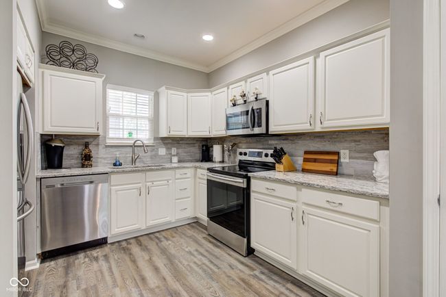13879 Meadow Grass Way, Condo with 3 bedrooms, 3 bathrooms and null parking in Fishers IN | Image 11