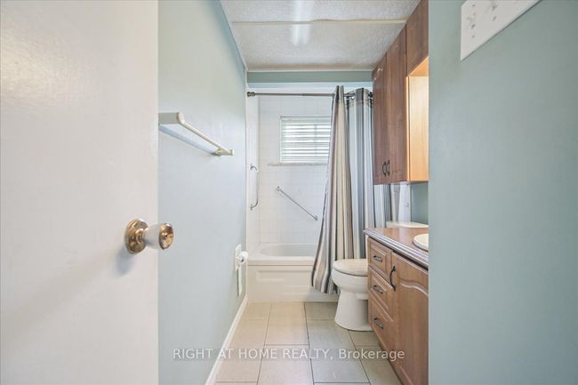 12 Eldon Crt, House other with 3 bedrooms, 2 bathrooms and 4 parking in Brampton ON | Image 19
