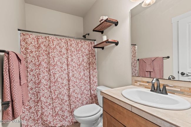 Bathroom | Image 19