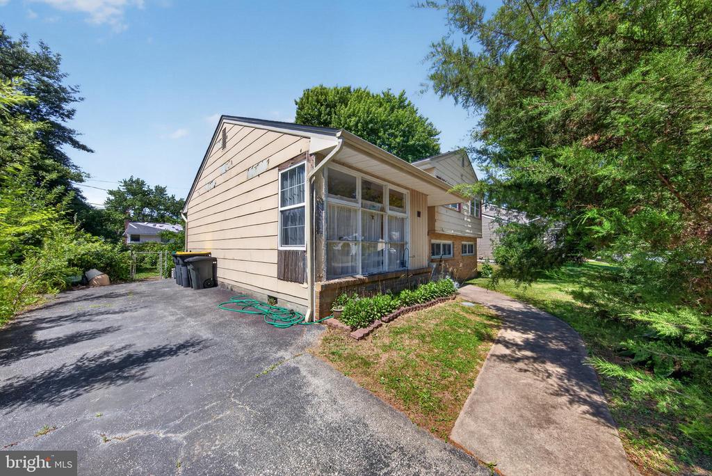 Residential in CLAYMONT 5