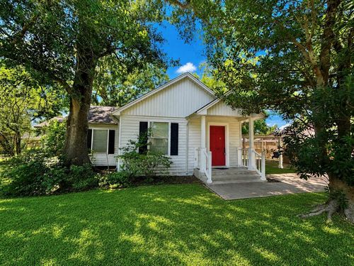 705 Shady Ln, Angleton, TX, 77515-5648 | Card Image