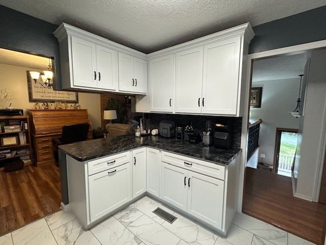 625 Robin St, House other with 3 bedrooms, 3 bathrooms and 2 parking in Bluefield VA | Image 5