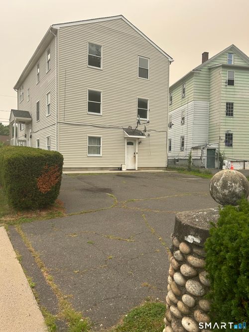 204 Booth St, New Britain, CT, 06053-3658 | Card Image