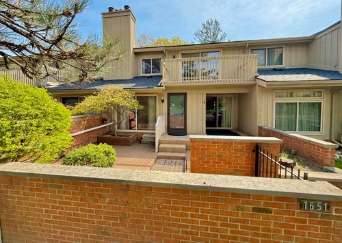 1651 S Hill Blvd, Bloomfield Hills, MI, 48304-1189 | Card Image