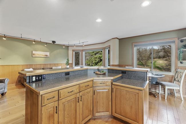 Island with raised bar | Image 9