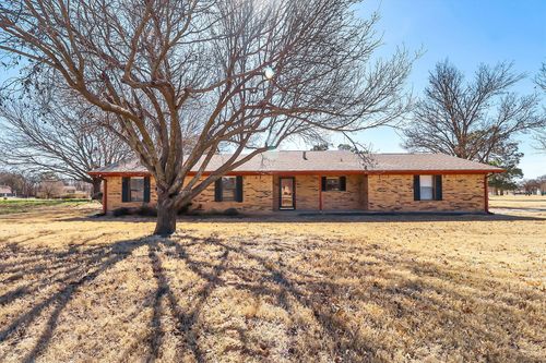 104 Navajo Trl, Gainesville, TX, 76240-8911 | Card Image