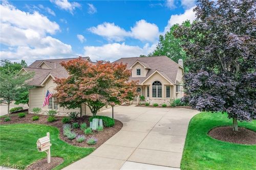 2137 Waters Edge Dr, Westlake, OH, 44145-6605 | Card Image